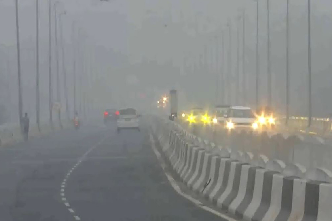 Air quality worsens in Delhi, AQI recorded at 438