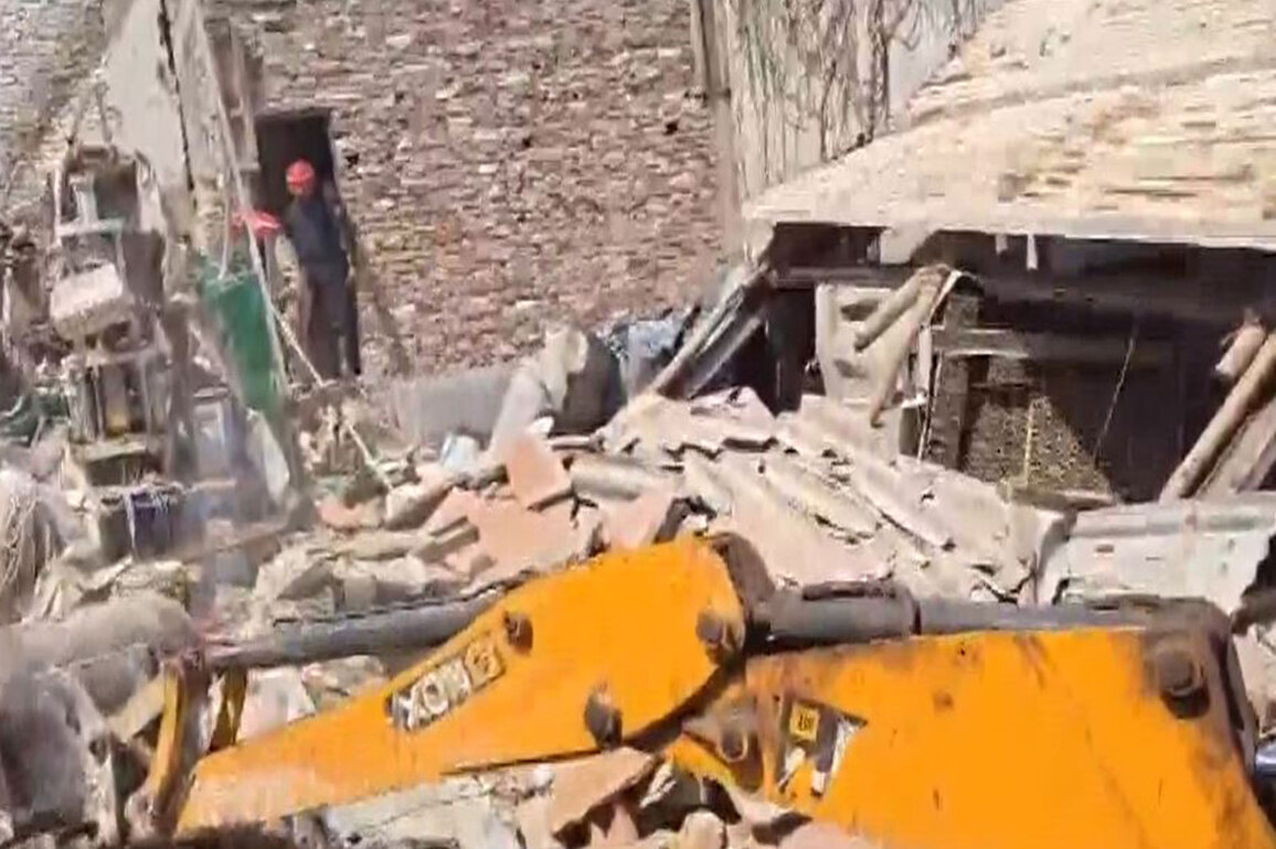 Delhi House collapse injury toll rises to 10; search operations ongoing following cylinder blast