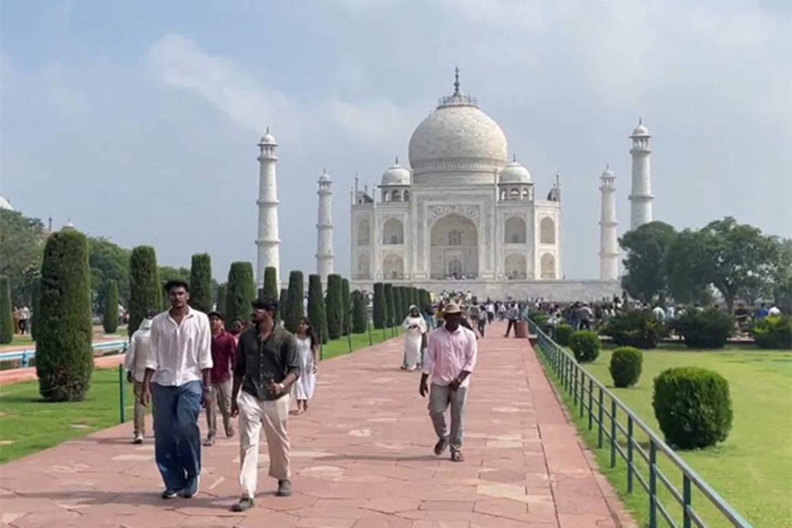 Agra: ASI waives off entry fee for Taj Mahal on International Yoga Day