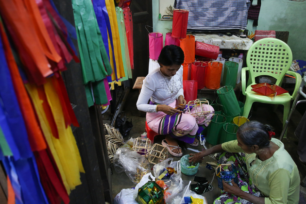 MYANMAR-YANGON-TRADITIONAL LANTERN-THADINGYUT FESTIVAL