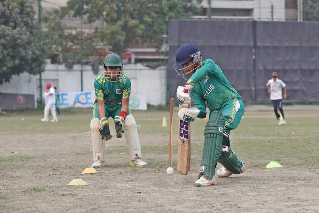 (SP)BANGLADESH-DHAKA-CRICKET-TEENAGERS