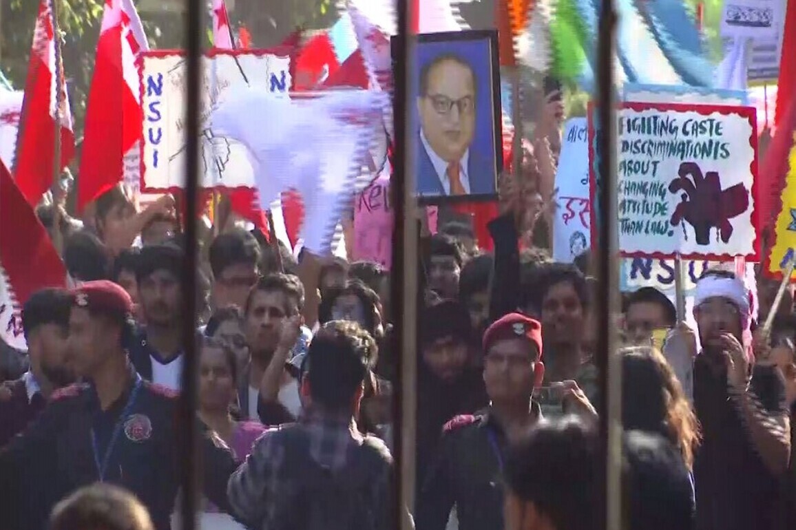 JNUTA demands immediate release of detained students; strict action against alleged police brutality