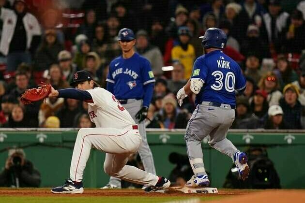 Blue Jays pitchers fan 14 in 11-inning win over Red Sox