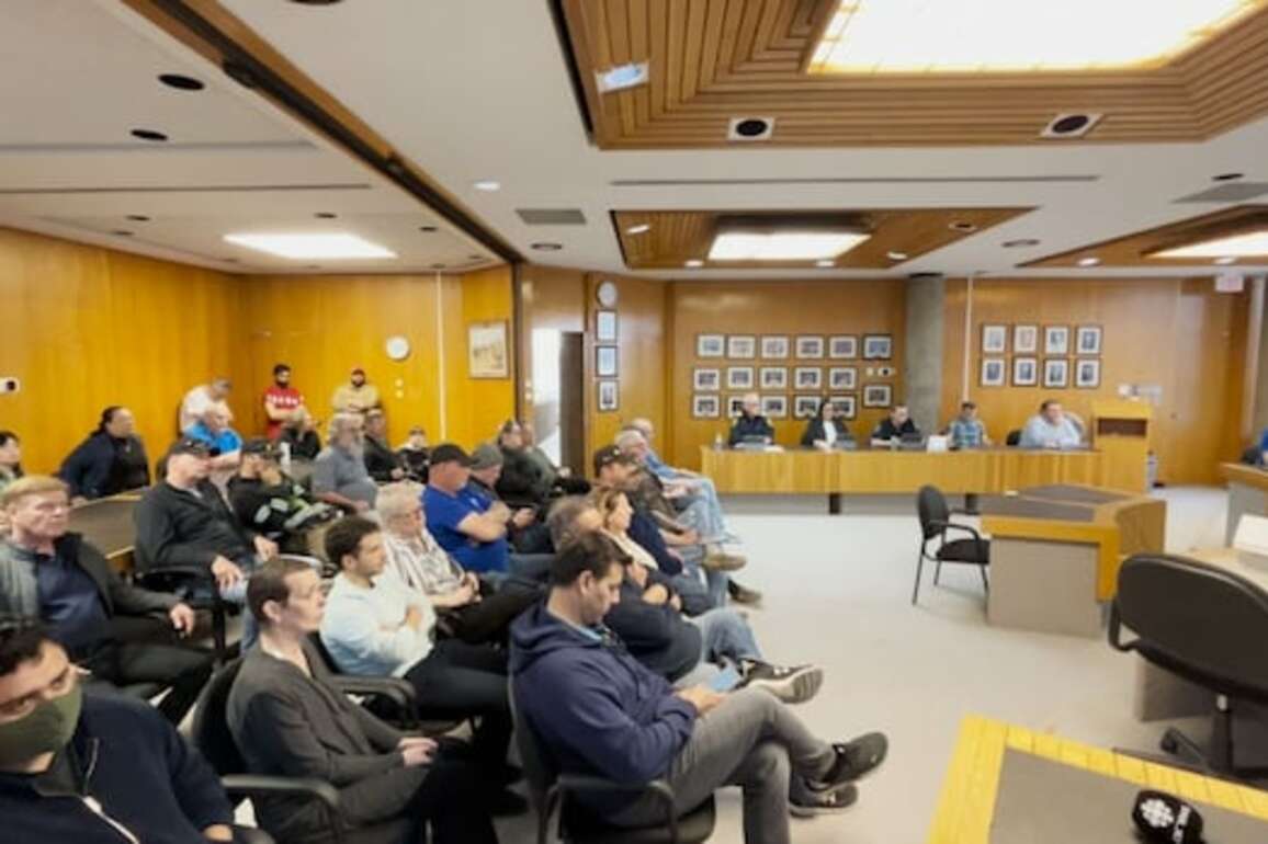 Thompson city council moves to restore comments at meetings after public outcry