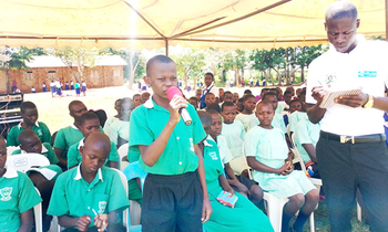 Abayizi nga baliko ensonga ze bategeeza Omubaka eyakiikiridde sipiika Kadaga Abayizi nga baliko ensonga ze bategeeza Omubaka eyakiikiridde sipiika Kadaga