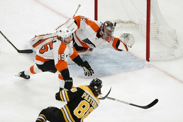 David Pastrnak and Bruins host West-leading Predators