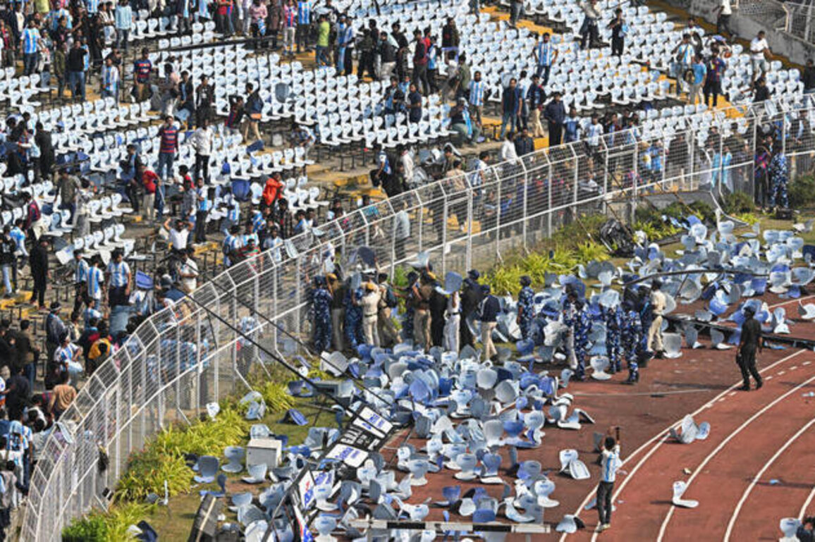 Messi's India tour descends into chaos as fans vandalise stadium