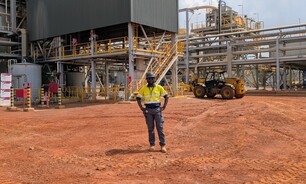Plant worker at Séguéla