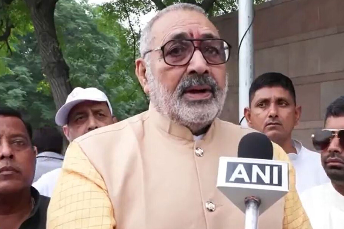 "Known for his ability to speak out against bad governance": Giriraj Singh pays tribute to former PM Chandra Shekhar