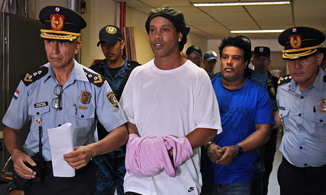 Judge orders Ronaldinho to remain in prison Judge orders Ronaldinho to remain in prison
