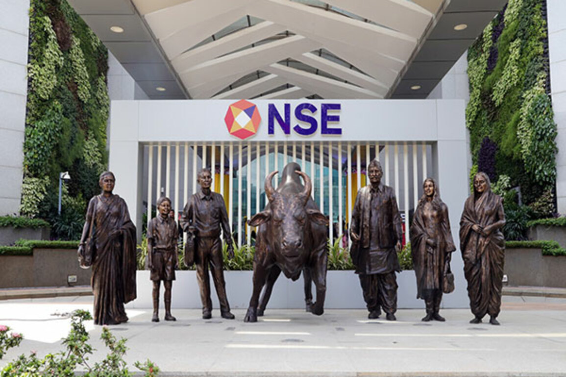 Indian stocks end lower amid weak Q1 earnings start and US tariff threat on Canada