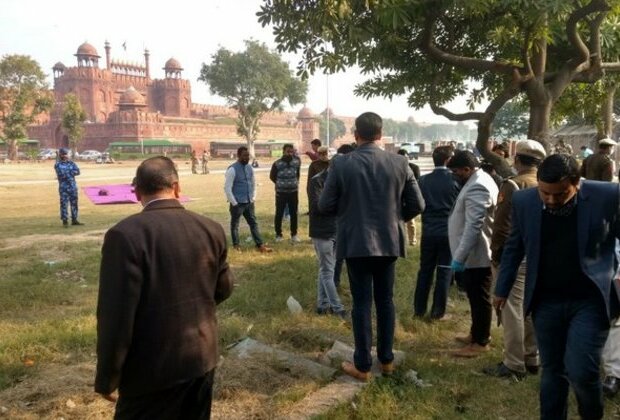 Delhi police's Crime Branch, FSL team visit Red Fort