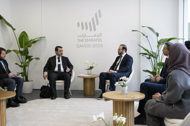 Al Gergawi meets Foreign Minister of Syrian Transitional Government in Davos