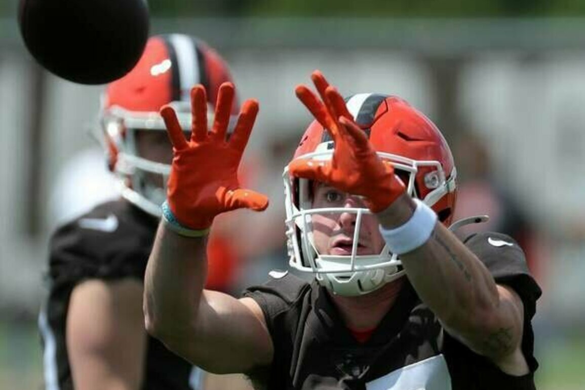 Flurry of Browns' moves includes waiving WR Luke Floriea