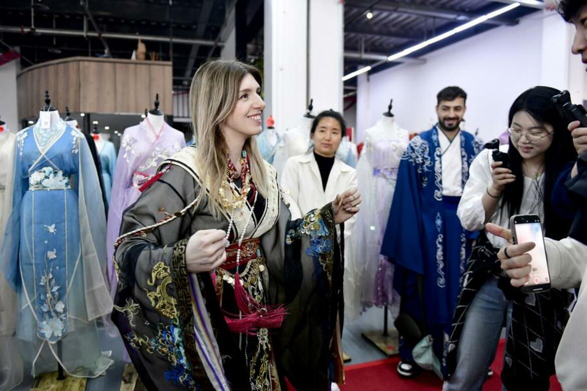 Ancient Chinese garments find their way into global wardrobes