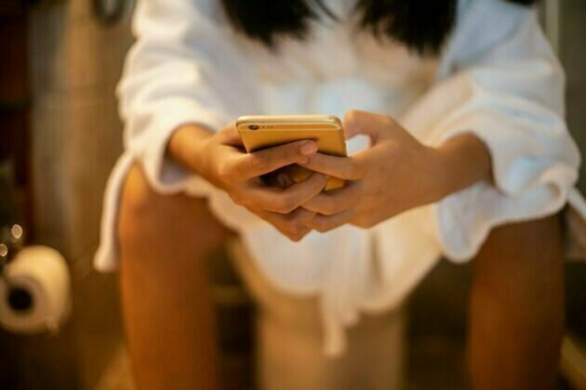 Scrolling on the toilet increases your risk of haemorrhoids, new study shows