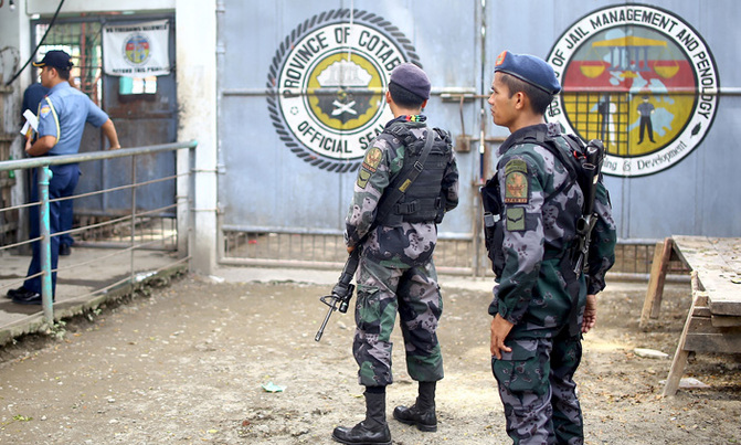 More than 150 inmates escape in Philippine jail raid More than 150 inmates escape in Philippine jail raid