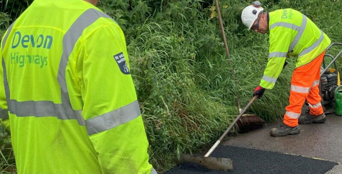 Devon launches pothole 'blitz' trial