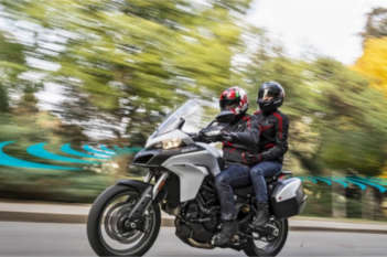 Smart connection to prevent motorcycle collisions