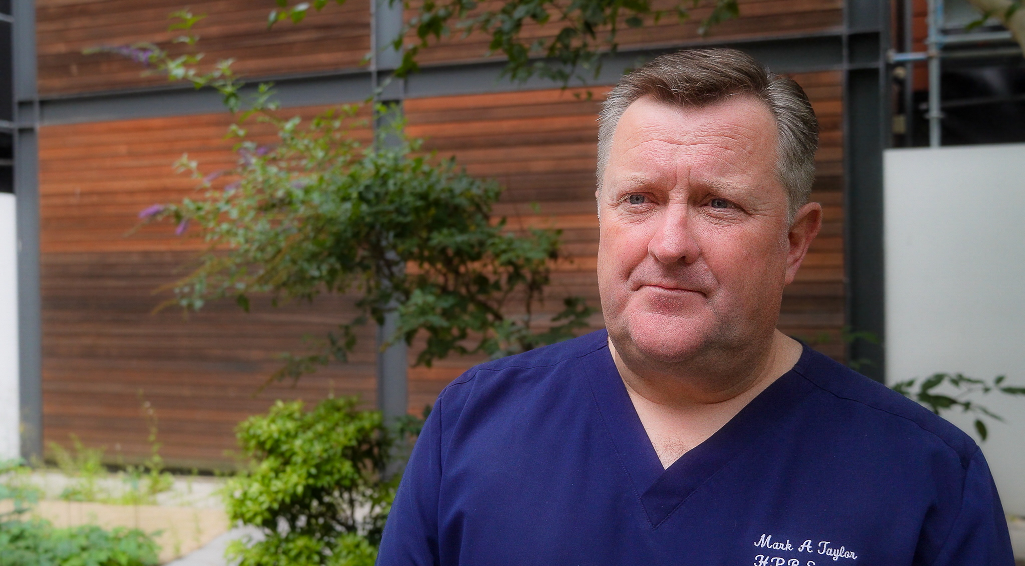 Surgeon to lead drive to cut waiting lists