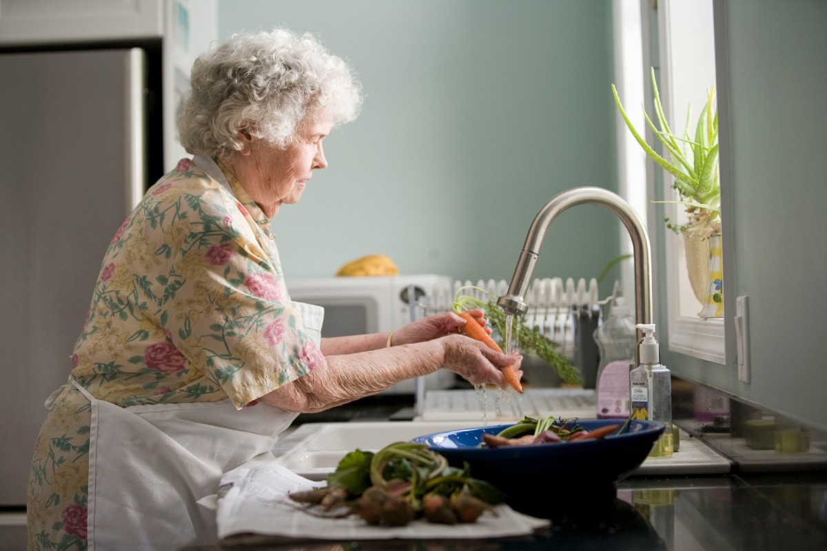 Fruit and veg keep older people out of hospital, research reveals