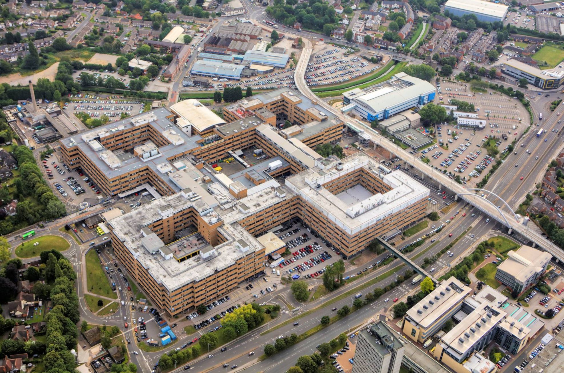 Willmott Dixon to hep deliver £500m NHS decarbonisation programme