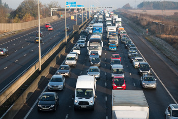 Highways England acting 'unlawfully' over air pollution 