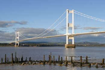 Highways England 'taking urgent steps' after Severn Bridge closure