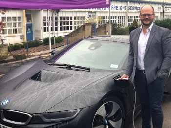 Hydrogen fuel cell used to CH2ARGE electric car