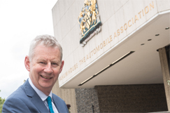 King calls for pilot to reverse all lane running