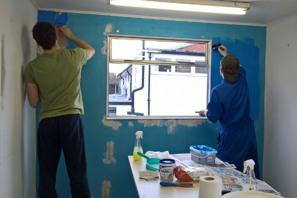 Highways England volunteers apply Christmas decoration to hidden gem