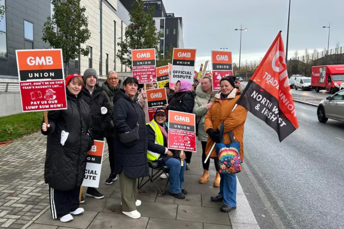 Liverpool NHS strike ends as workers win Covid bonus  