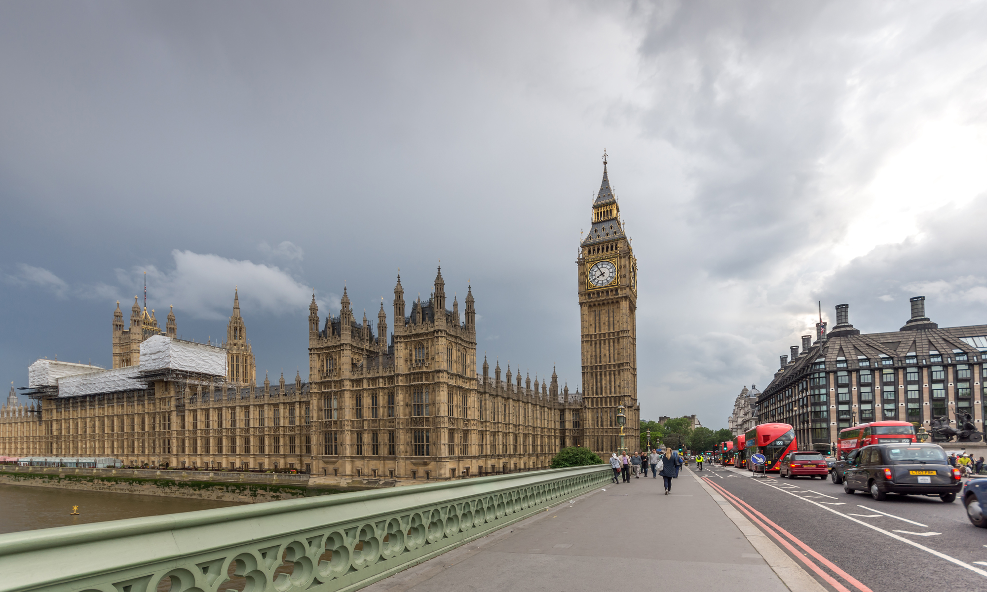 NHS to be scrutinised for inefficiencies and waste