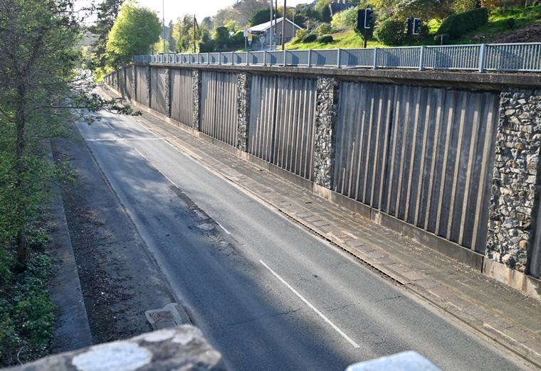Skates boosts surfacing cash for Welsh trunk roads