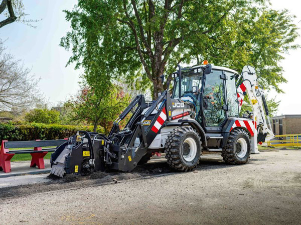 Small but perfectly driven - JCB launches new backhoe for highways