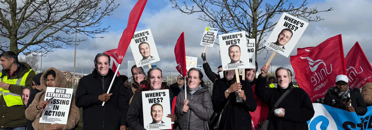 Striking Romford NHS workers demonstrate at Streeting's constituency office