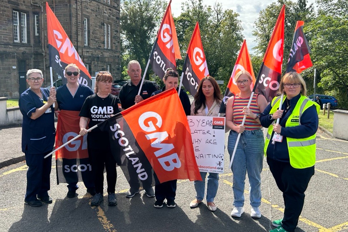 Nurses rally for fair pay after waiting years for decision on grades