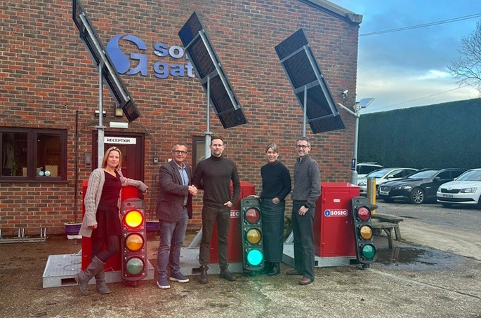 Solar Gates signs exclusive partnership on portable traffic signal system