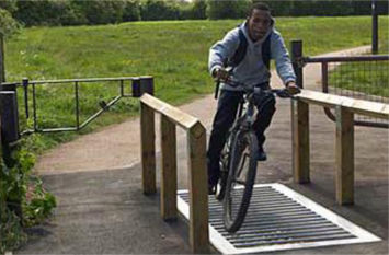 Comment: Injuries on cattle grids and making metalwork safe