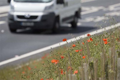 Highways England trials 60mph limits to cut pollution