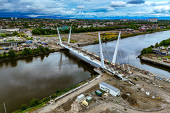 Opening bridge over the River Clyde...closes