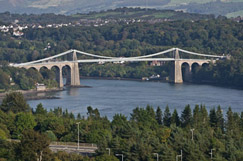 Menai Bridge closed due to 'serious structural concerns'